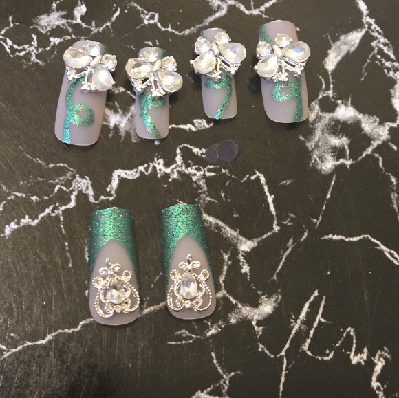 🍒🍒 Green Butterfly Press On Nails - Picture 6 of 6